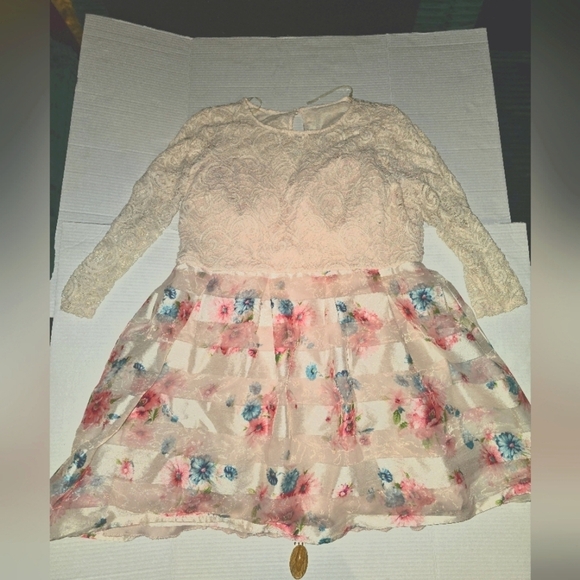 Teeze Me Dresses & Skirts - Teeze Me Floral and Lace Dress